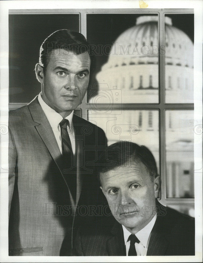 1969 Press Photo Philip Abbot and William Reynolds in &quot; The FBI&quot; - Historic Images