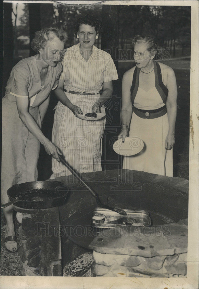 1949 Press Photo Mrs. Frank Reynolds Mrs. Harry King Mrs. Hammond Sturgis - Historic Images