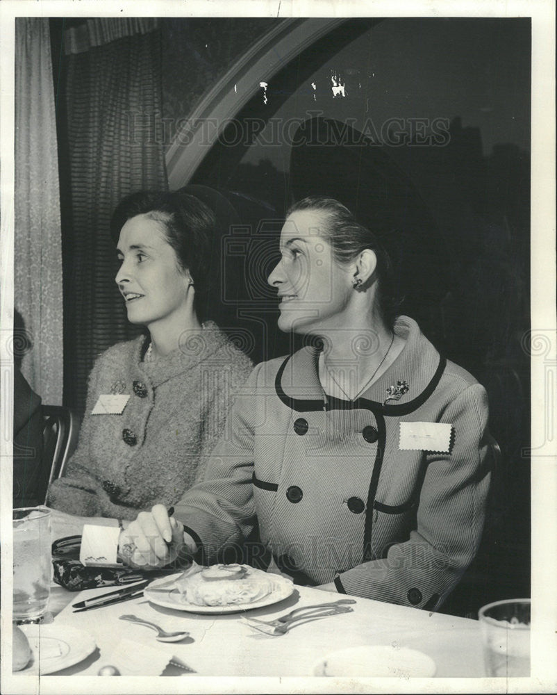 1965 Press Photo Mrs. Harry Reynolds Mrs. Jerome Whiston Benefit The Drake - Historic Images