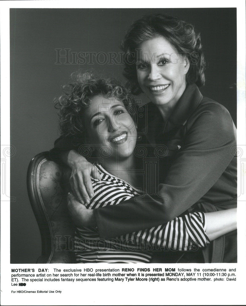 Press PhotoComedien Reno and Mary Tyler Moore - Historic Images