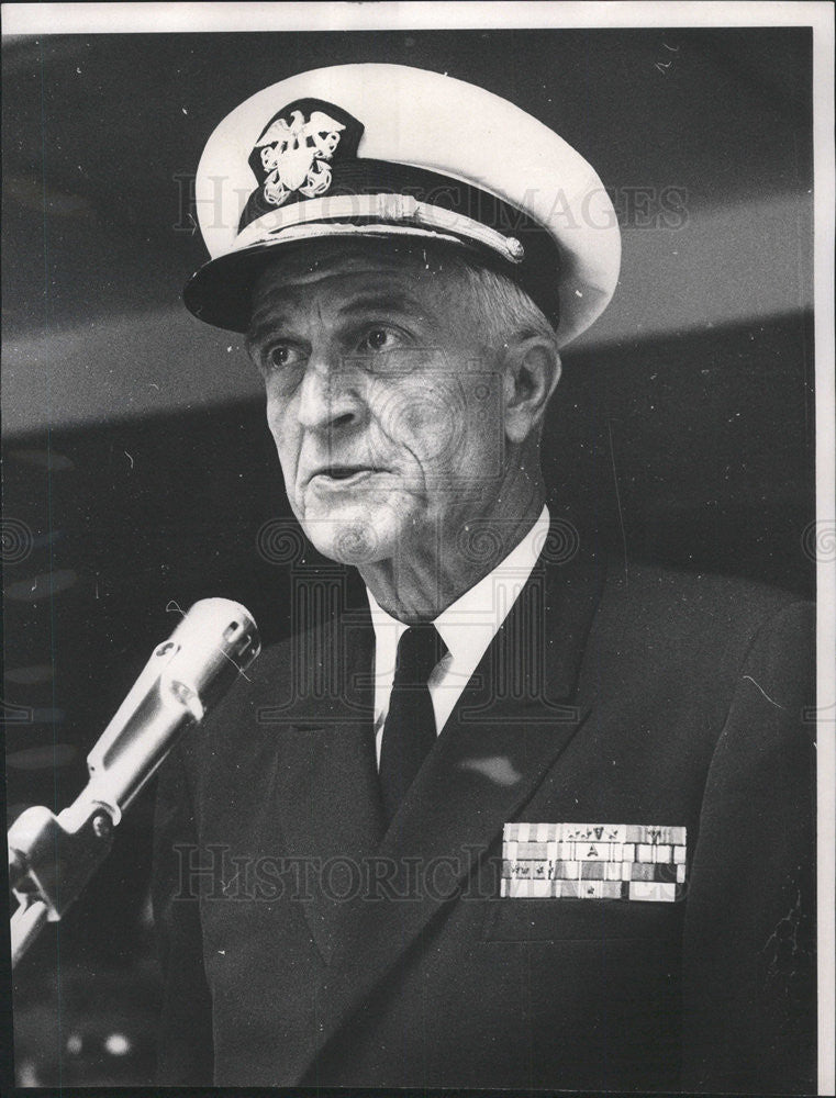 1967 Press Photo Rear Admiral Henry Renken Veteran&#39;s Day State &amp; Madison - Historic Images