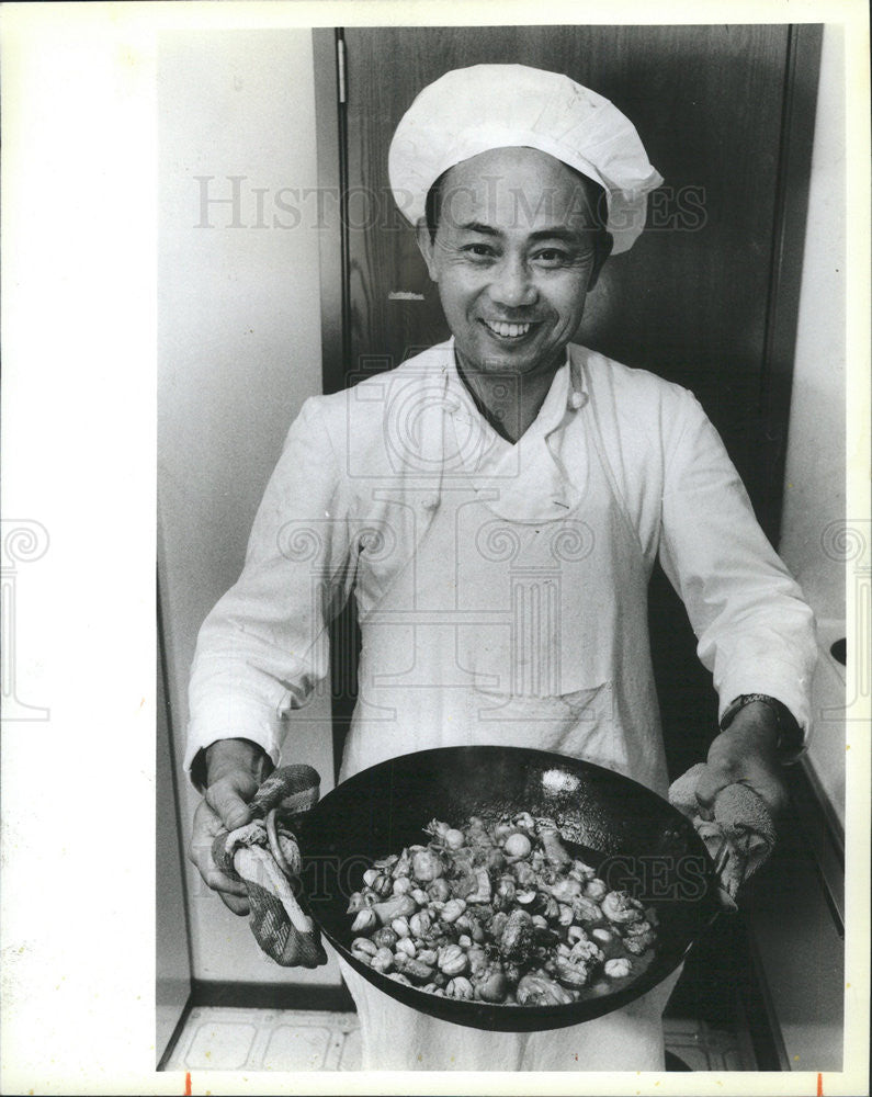 1986 Press Photo Chef The Shanghai Acrobatic Troupe Six Flags Great America - Historic Images