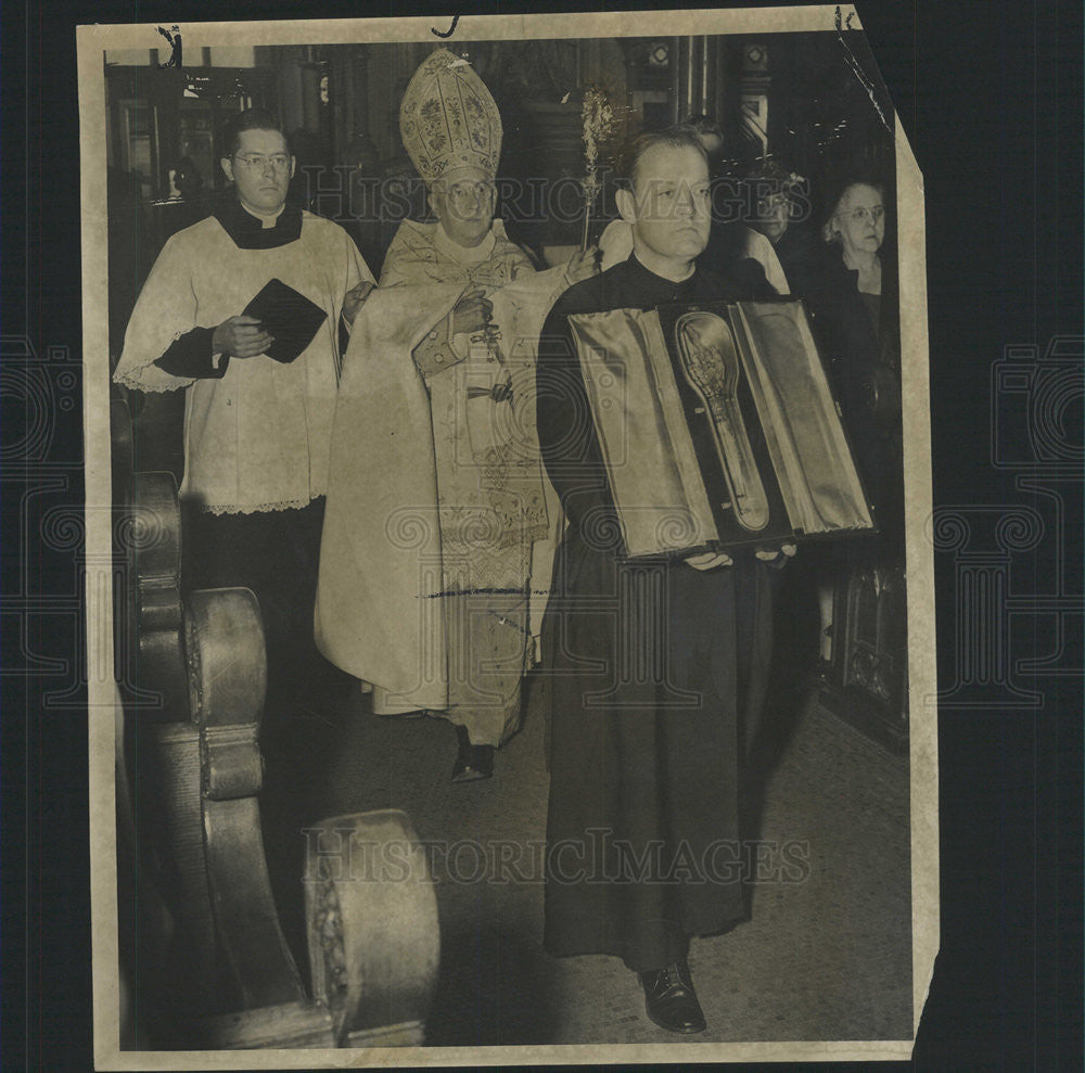 1949 Press Photo Relic of St Xavier at Holy Name Catherdral - Historic Images