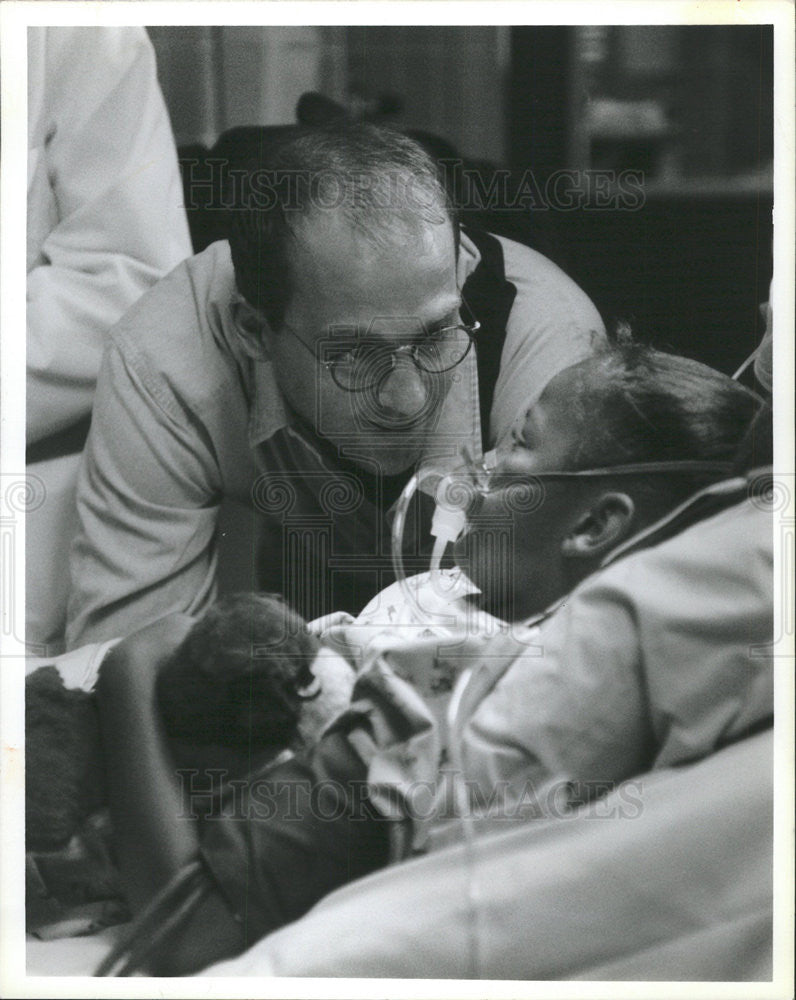 1995 Press Photo Anthony Edwards stars in NBC&#39;s &quot;E.R.&quot; - Historic Images