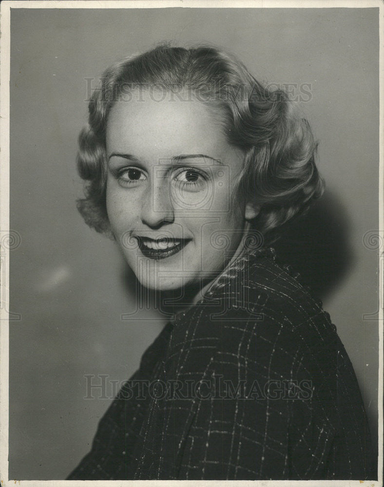 Bonnie Edwards from Chicago is now the fifth Mrs Tommy Manville - Historic Images