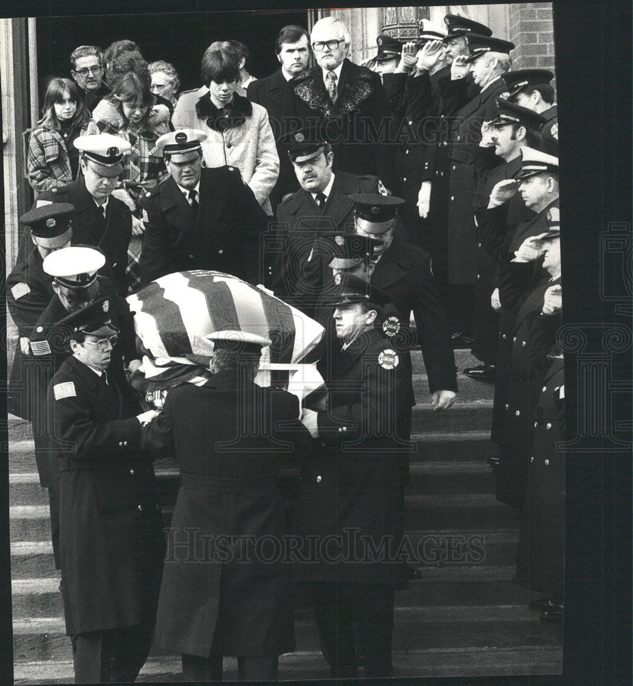 1978 Press Photo Firemen carry casket of Patrick Bowler - Historic Images