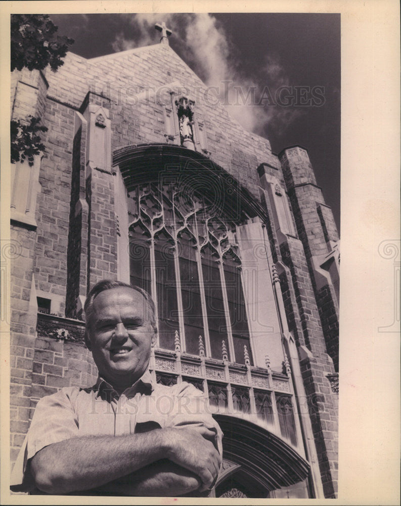 1994 Press Photo Jim Bowen,author of book about priests - Historic Images