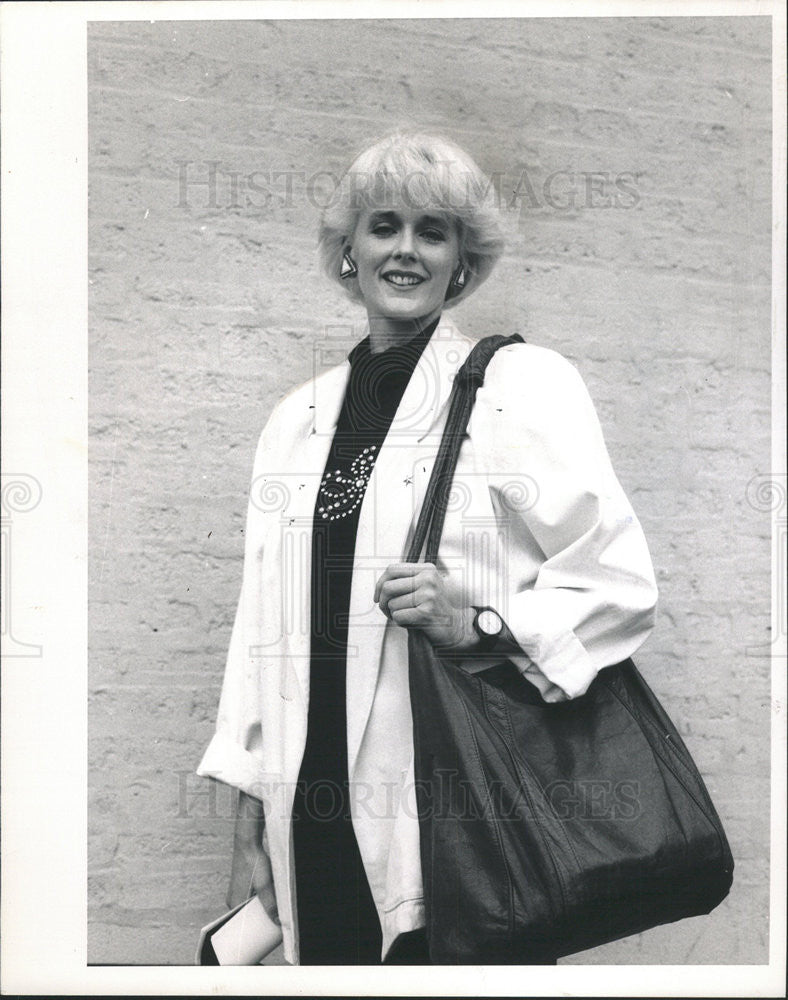 1988 Press Photo Gwen Pippin,radio talk show host - Historic Images