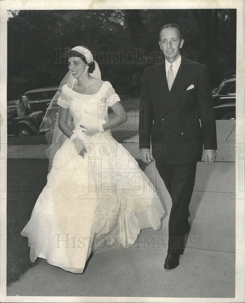 1952 Press Photo Suzanne Pirie now Mrs William Grant &amp; her Father John Pirie Jr - Historic Images