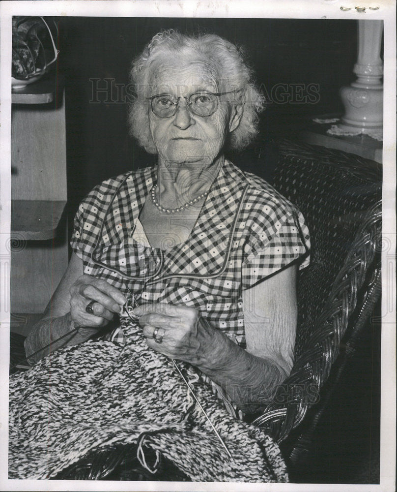 1958 Press Photo Mrs Fanny Piper 100 Years Old - Historic Images