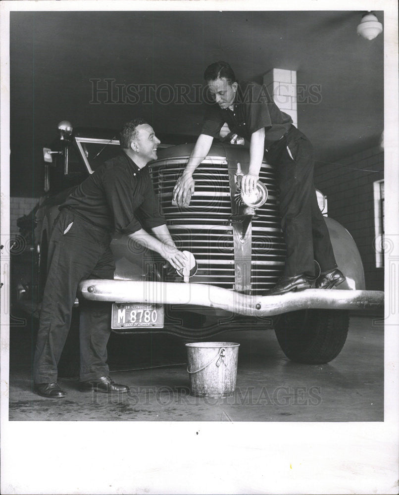 1961 Press Photo Joseph Pinter Chicago City Illinois Fireman - Historic Images