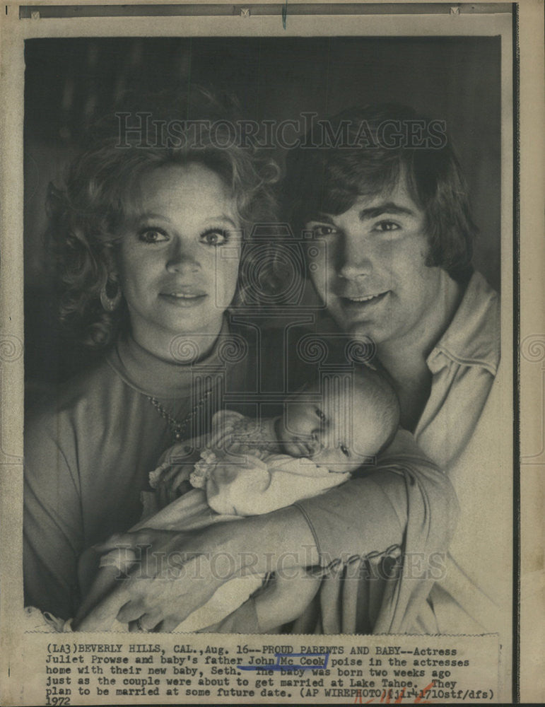 1972 Press Photo Juliet Prowse John Mc Cook Baby Seth - Historic Images