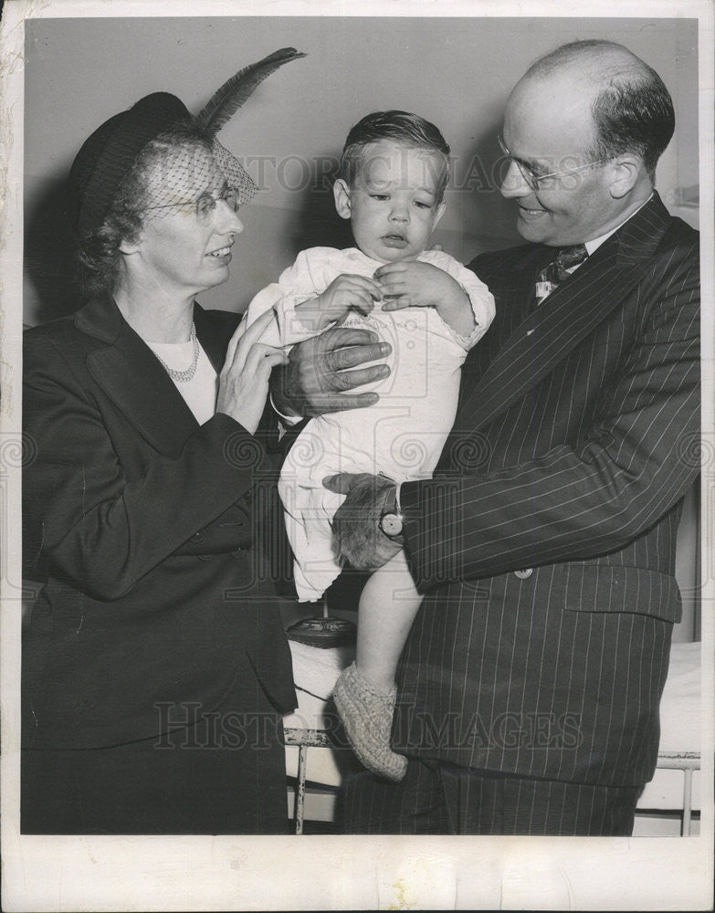 1949 Press Photo Rev Irl McCallister Wife Florence Son Bryan&#39;s Kidney Ailment - Historic Images