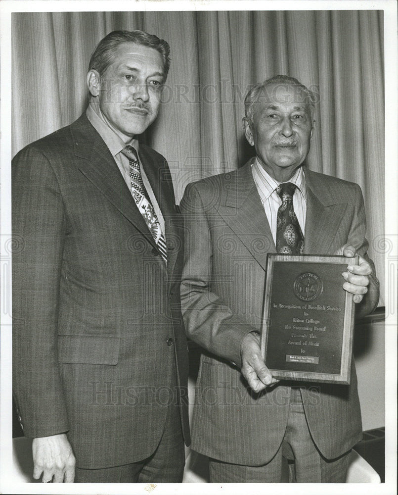 1972 Press Photo Elmore Boeger board Chairman triton College - Historic Images