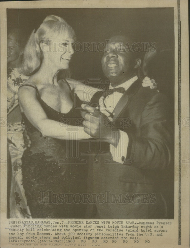 1968 Press Photo Bahamas Premier Lynden Pindling Dances With Actress Janet Leigh - Historic Images