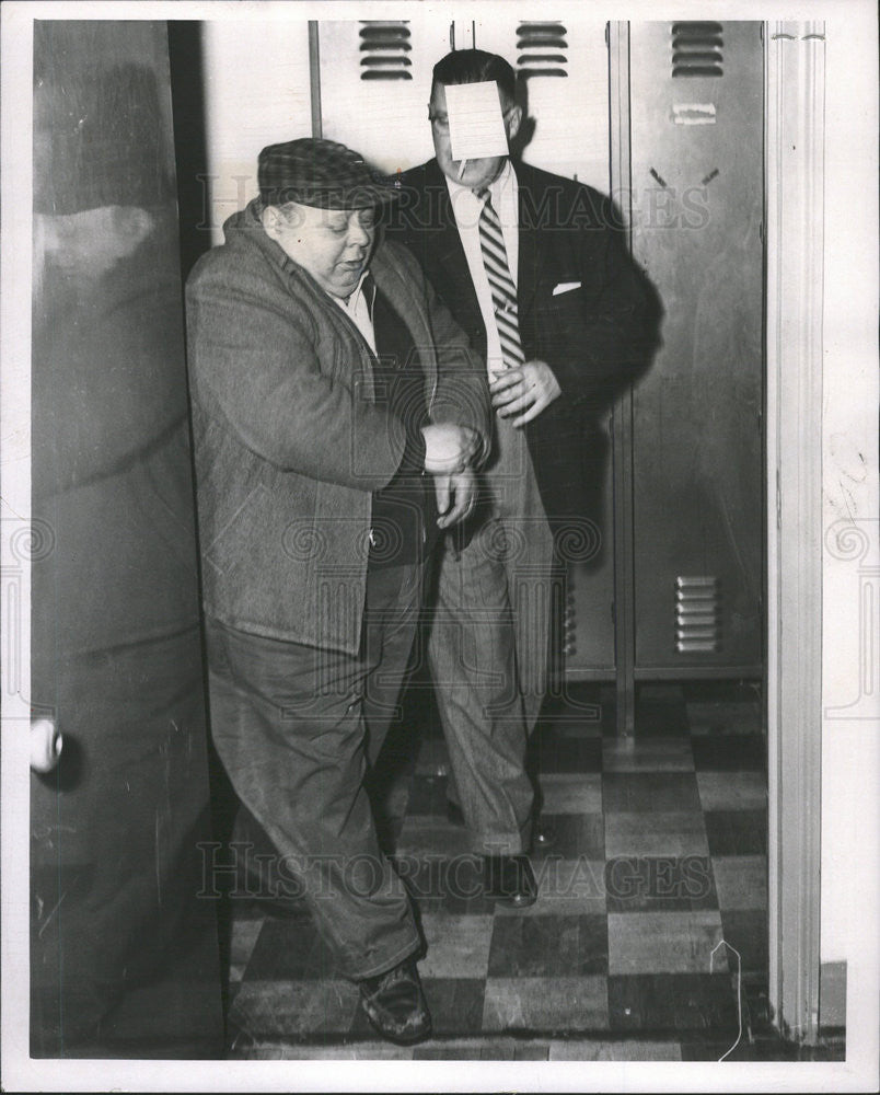 1960 Press Photo police chief Gerrard and dope peddlar Pisand - Historic Images