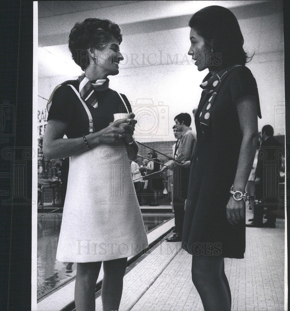 1969 Press Photo Mrs Frederick McCahey and Mrs Ward Nixon of Chicago Boys Club - Historic Images