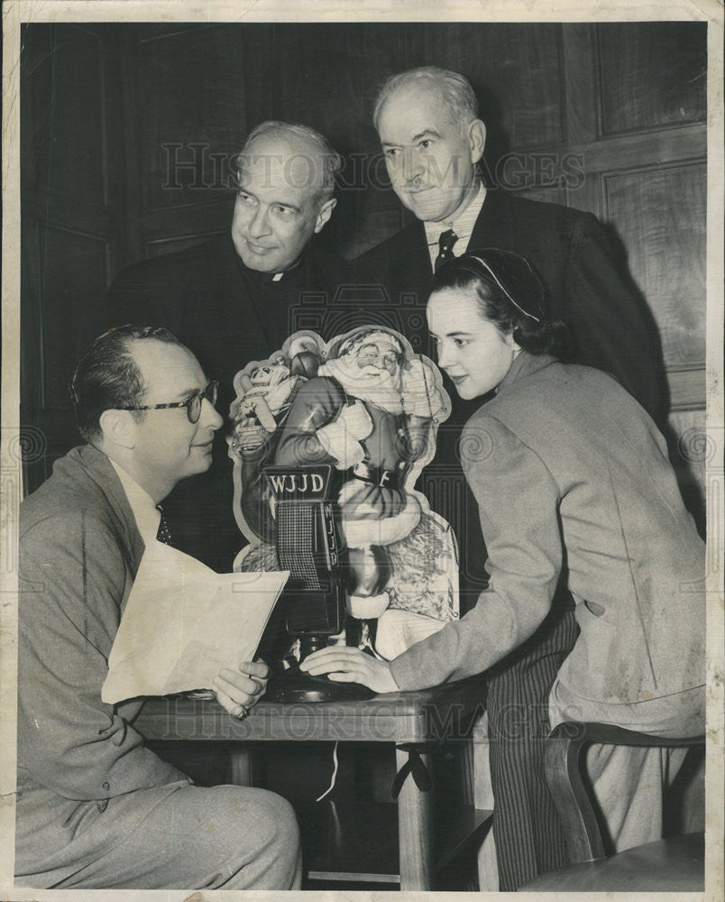 1951 Press Photo DOLORES MCCAHILL RELIGIOUS REPORTER FATHER EDW DR.G.W. GRAUER - Historic Images