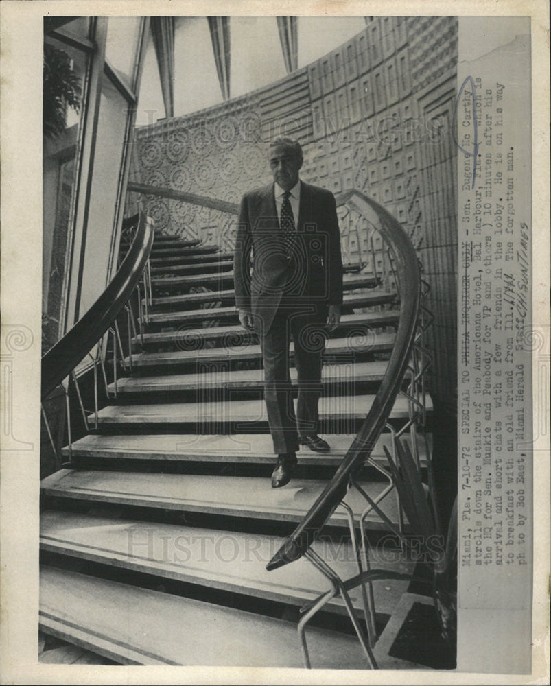 1972 Press Photo Sen. Eugene McCarthy in Americana Hotel,Bar Harbor Fla. - Historic Images