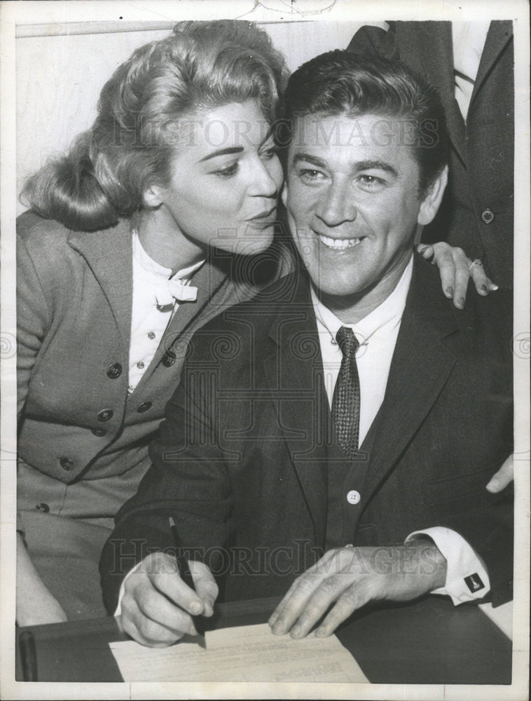 1960 Press Photo Andy Mayo British Singer Songwriter Joy Cooper actress policy - Historic Images