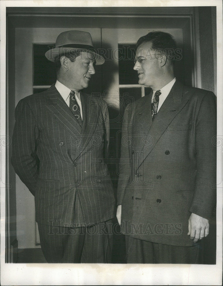 1946 Press Photo MARVIN MCCARTHY MANAGING EDITOR CHICAGO TIMES KARIN WALSH - Historic Images