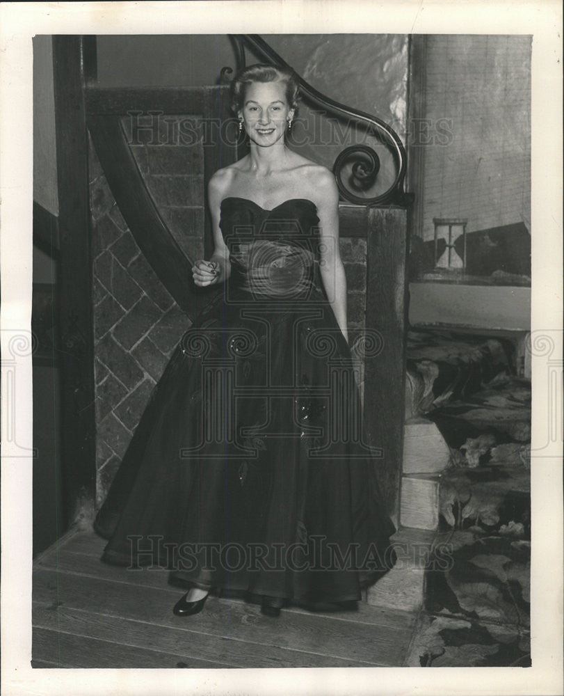 1953 Press Photo Mrs. James McCarty Evening Gown Holiday Fashion Show - Historic Images