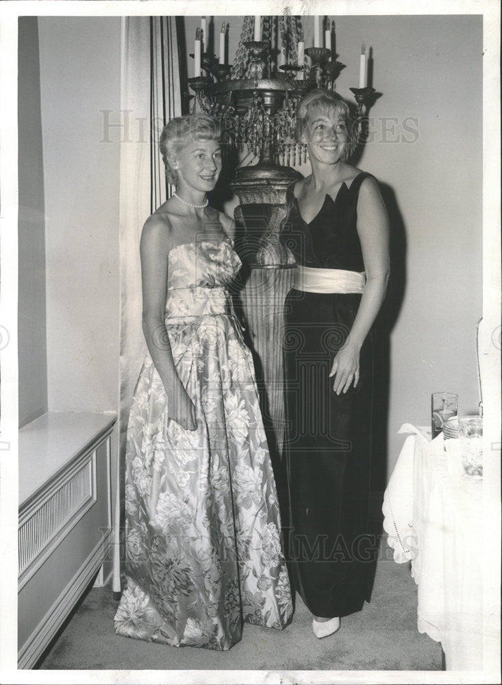 1959 Press Photo Mrs. James J. McCarty &amp; Mrs. Charles F. Murphy Jr. Model Gowns - Historic Images