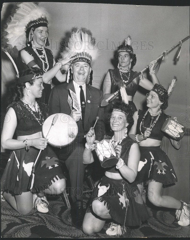 1956 Press Photo SUPREME GOV. PAUL E. MCCARVILLE MEMBERS HELENA MOOSE DRILL TEAM - Historic Images