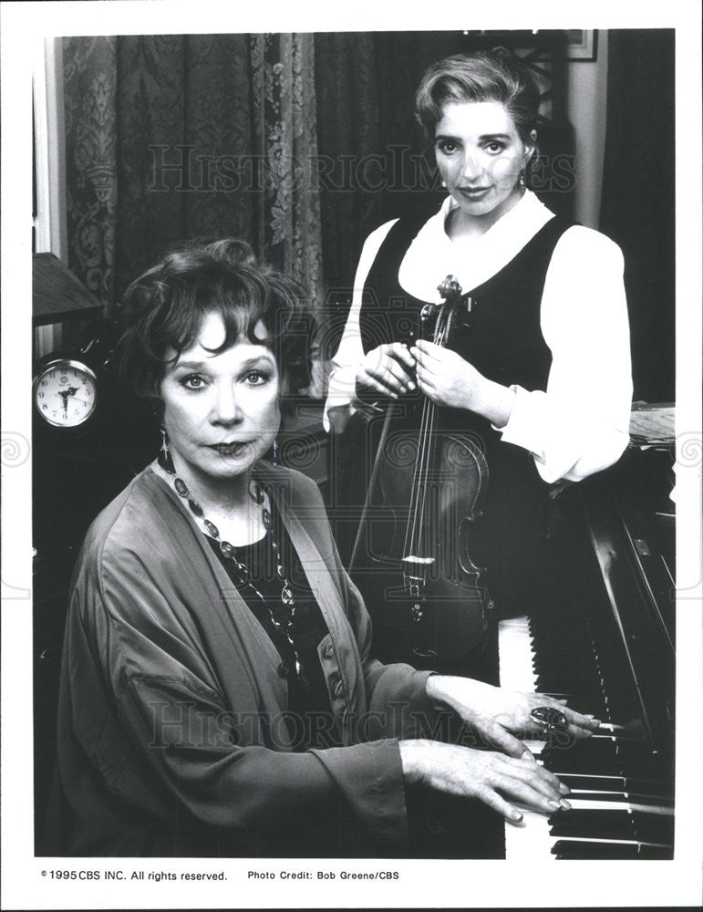 1995 Press Photo Shirley MacLaine &amp; Lisa Minnelli Star In &quot;The West Side Waltz&quot; - Historic Images