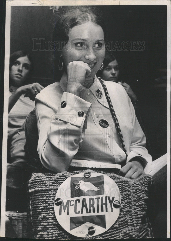 1968 Press Photo Eugene McCarthy Senator Election Campaign Rally Karen De Neve - Historic Images