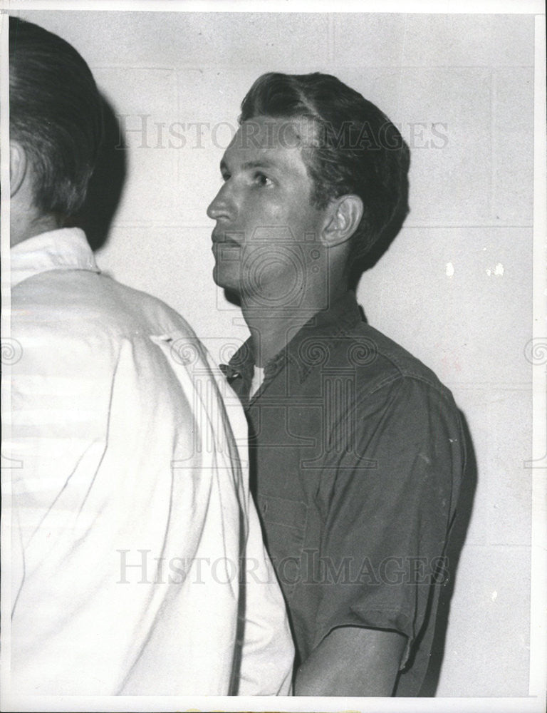 1965 Press Photo Theordore Mattew Brechtel US Prisoner Arrested by FBI Agents - Historic Images
