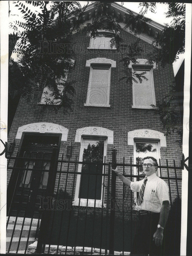 1975 Press Photo Architect William Bill Brubaker House Restoration - Historic Images