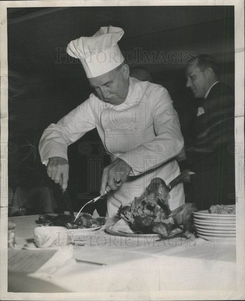 1944 Press Photo GENERAL MANUS MCCLOSKEY WARDEN  COOK COUNTY HOSPITAL - Historic Images