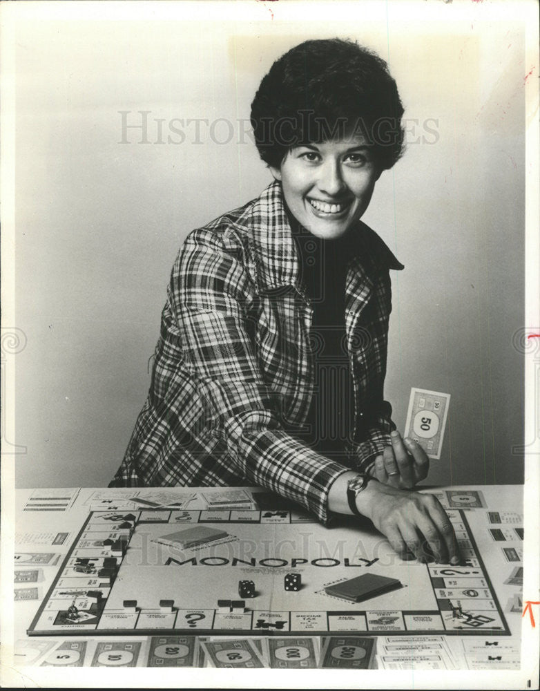 1977 Press Photo Maxine Bradley American Monopoly Game Books Author - Historic Images