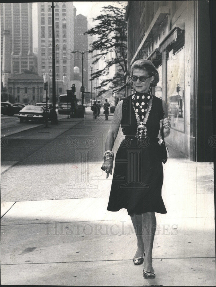 1976 Press Photo Designer Pauline Trigere Michigan Avenue - Historic Images