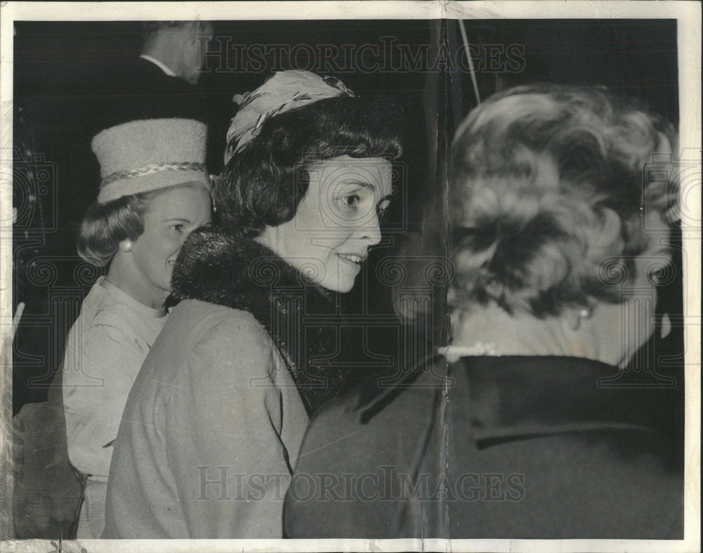 1964 Press Photo Mrs Henry Reynolds Jr - Historic Images