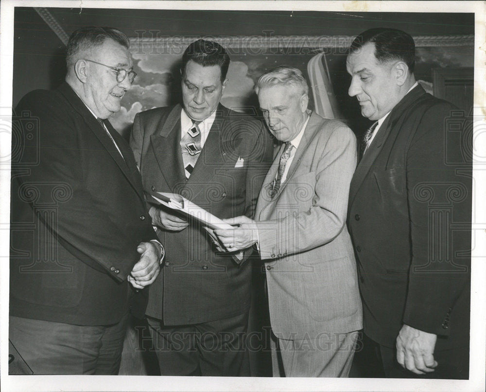 1953 Press Photo Joseph Pilot Berwyn Illinois Police Chief - Historic Images