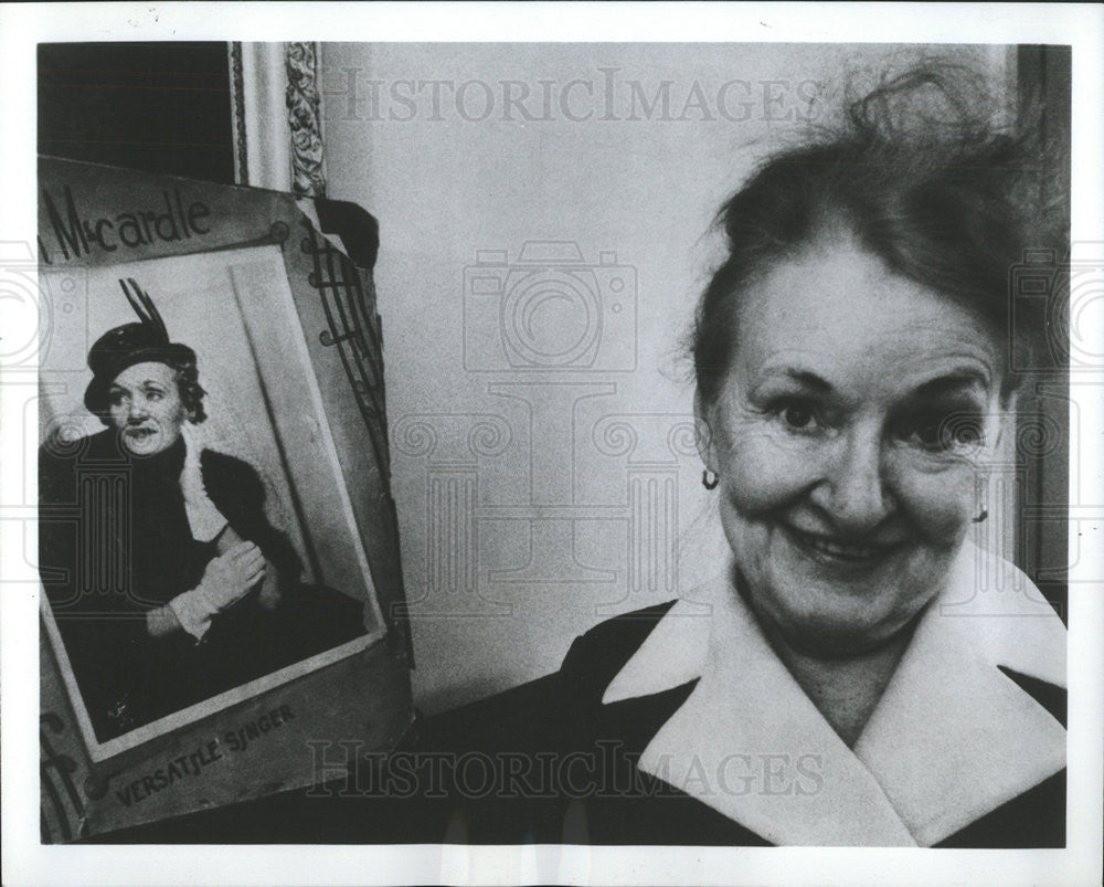 1975 Press Photo Helen McArdell Singer - Historic Images