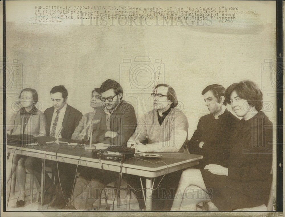 1972 Press Photo John Ted Glick &quot;Harrisburg 8&quot; Seven members news conference - Historic Images