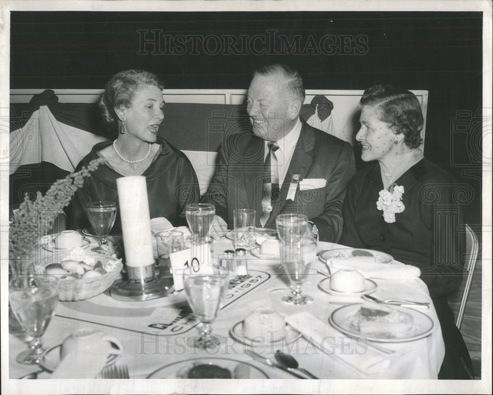 1957 Press Photo Mrs William H Mitchell Women Board V.P - Historic Images