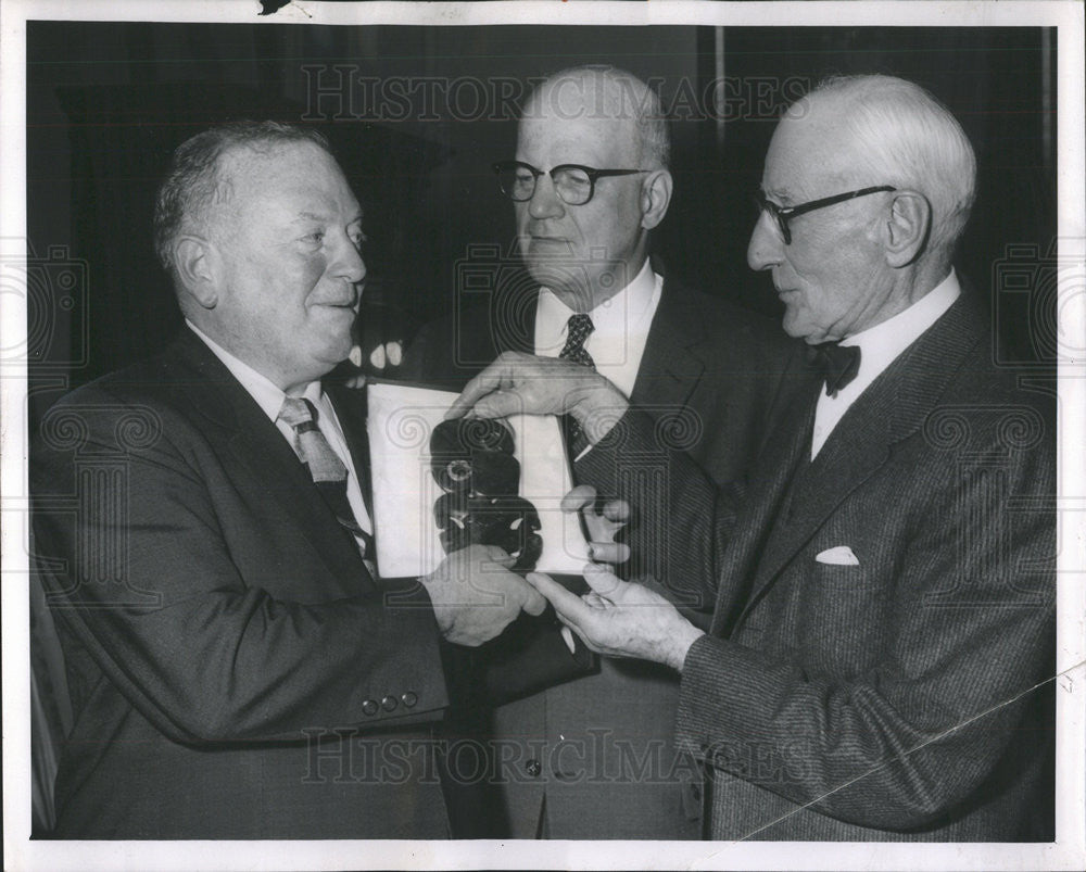 1959 Press Photo HUGHSTON M. MCBAIN VICE CHICAGO NATURAL HISTORY MUSEUM - Historic Images