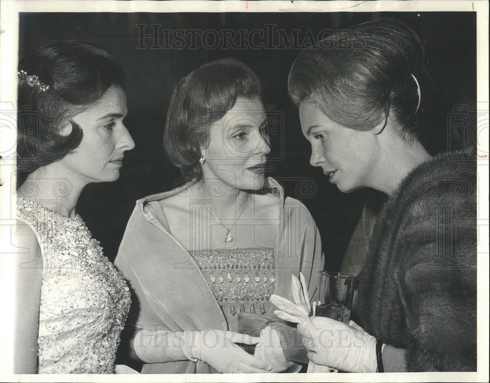 1963 Press Photo Mrs Fred McCahey, Mrs Emmet O&#39;Neill &amp; Mrs Walter McGuire Jr - Historic Images