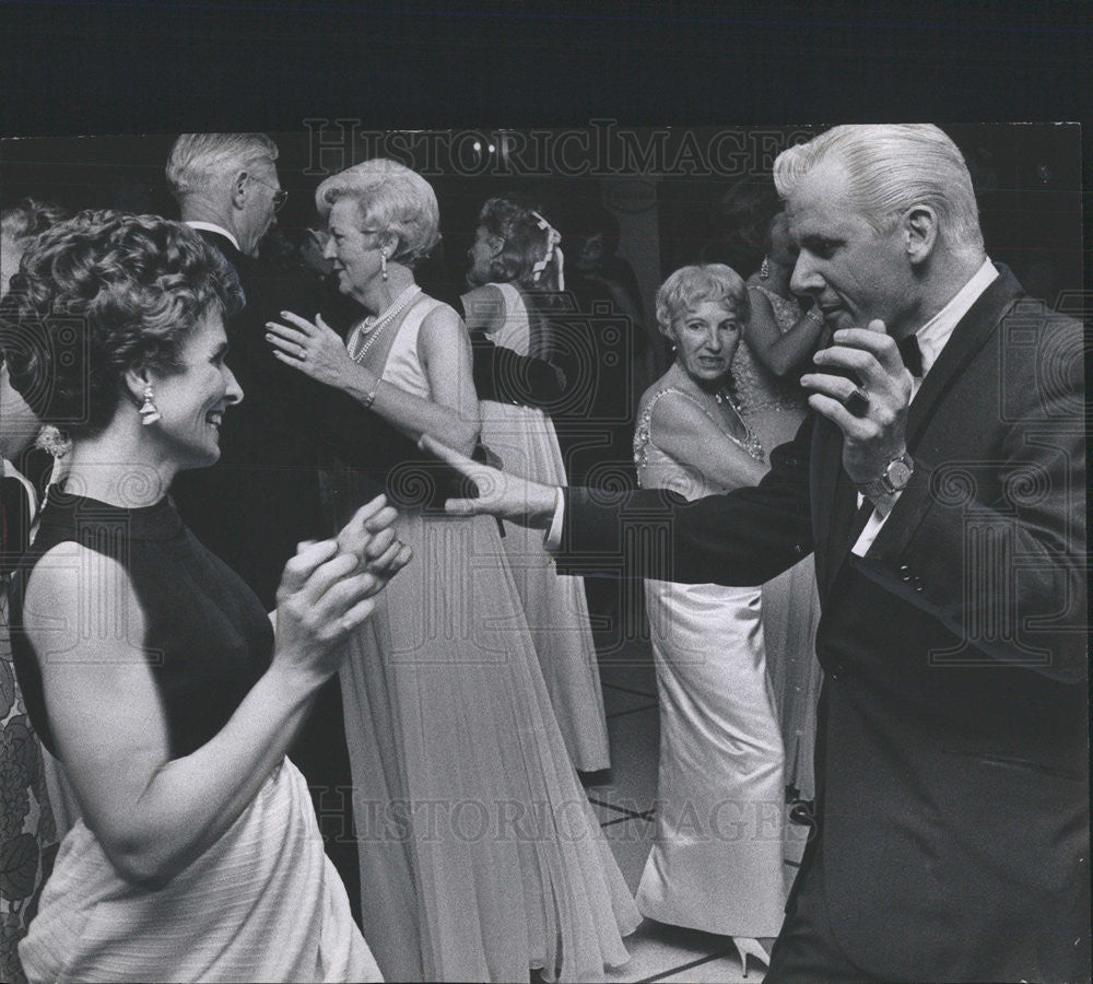 1968 Press Photo Mr. and Mrs. Fred McCahey Chicago City Illinois Socialites - Historic Images