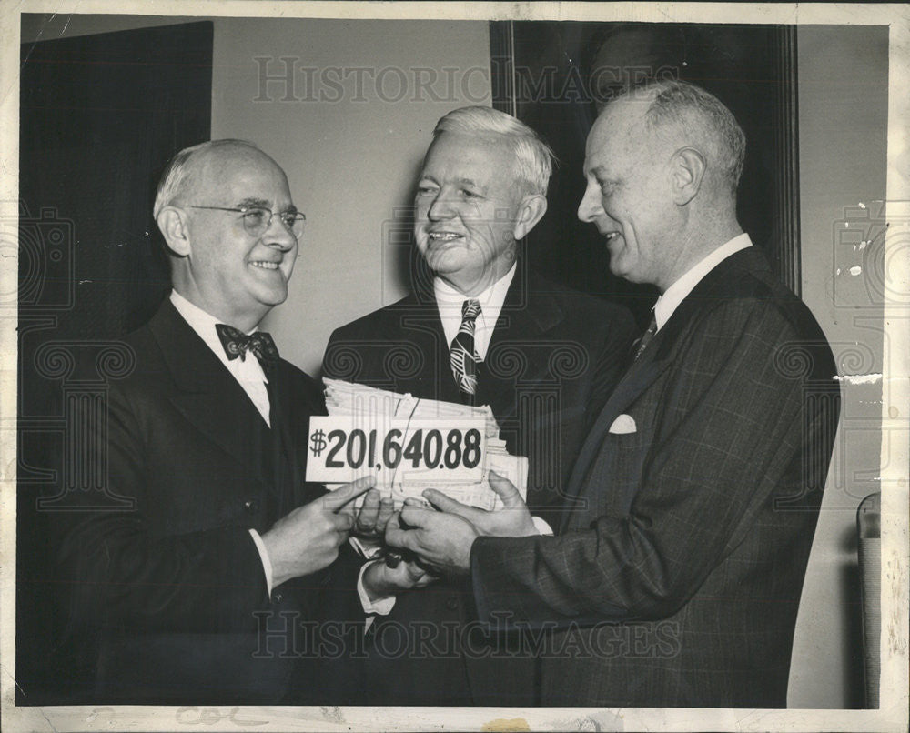 1945 Press Photo James B McCahey Chiacgo Board Education Kennelly Red Cross - Historic Images