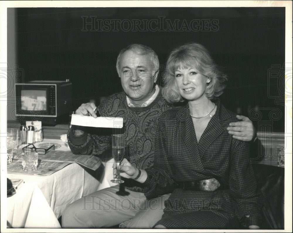 1987 Press Photo Chris Boutsikakis Chicago Illinois Lottery Winner - Historic Images