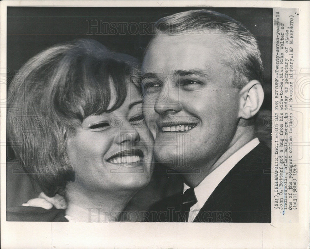 1964 Press Photo John Bottorff Hugged By Fiance After Swearing In As Sec State - Historic Images