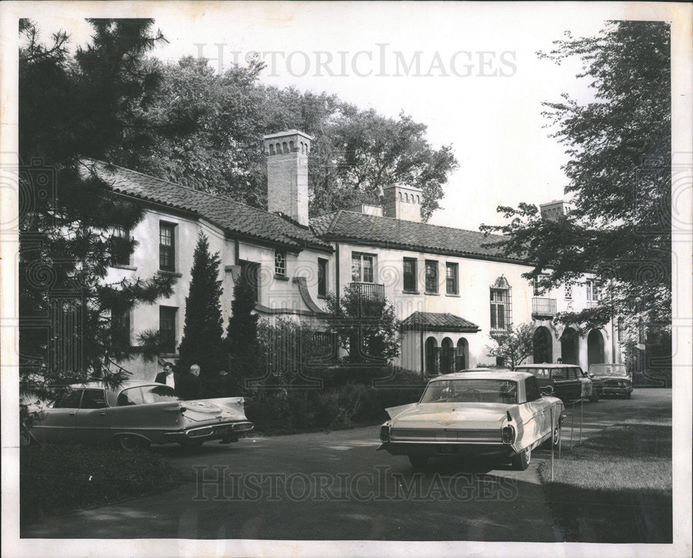 1962 Press Photo Family Held Hostage In Home And Terrorized- Exterior Shot - Historic Images