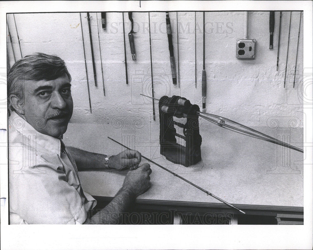 1974 Press Photo Fisherman-collector Joe Bonadonna. - Historic Images