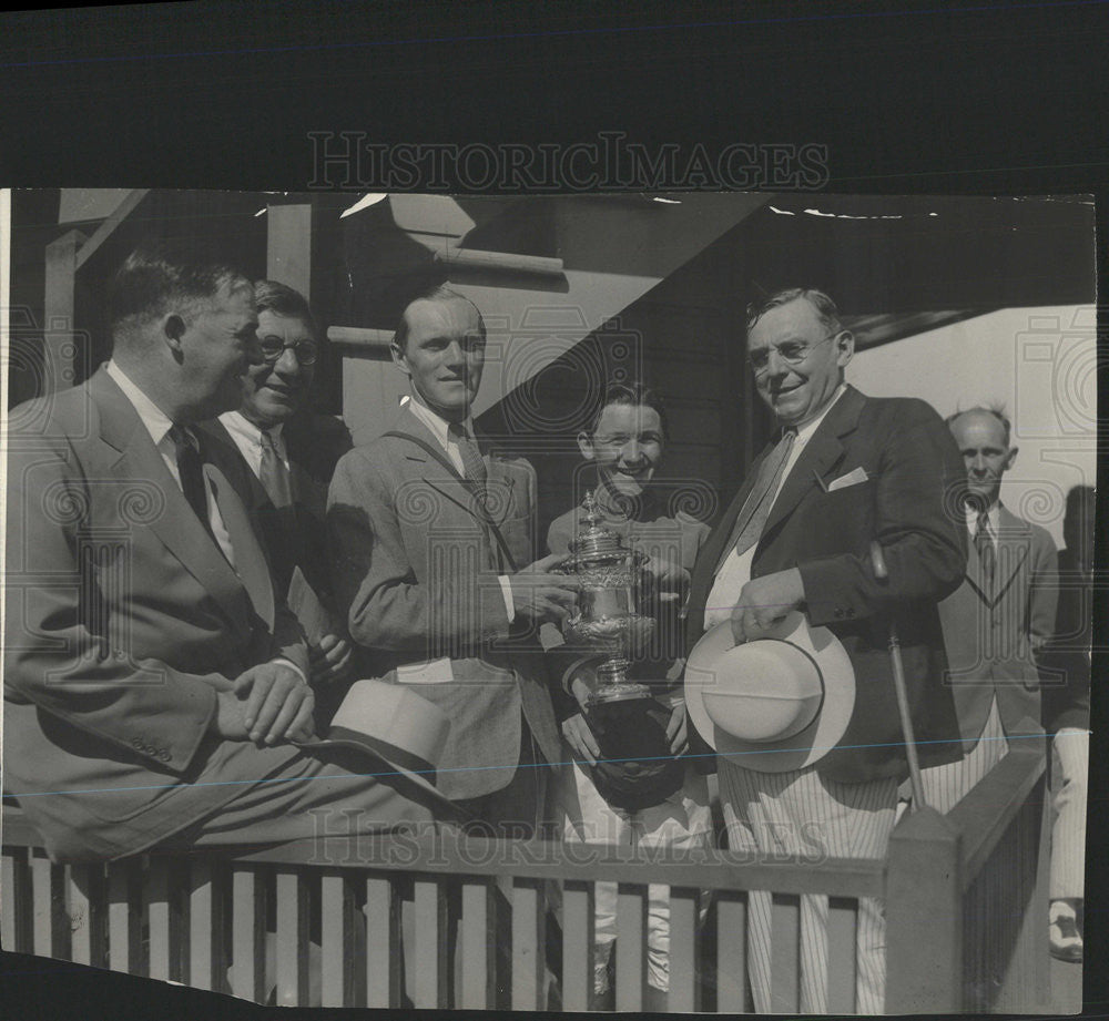 1932 Press Photo Sharpshooter A.C. Bostwick Wins Trophy - Historic Images