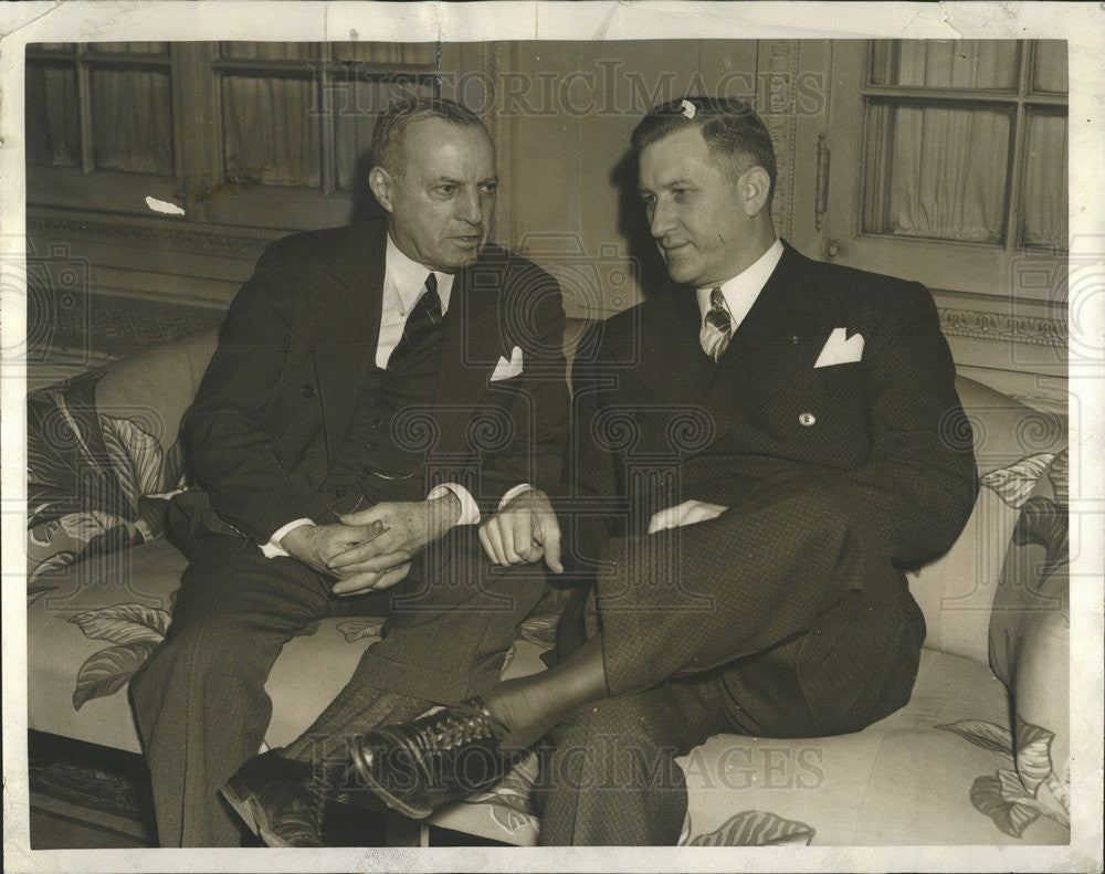 1949 Press Photo Si Mayer Warren Wright - Historic Images